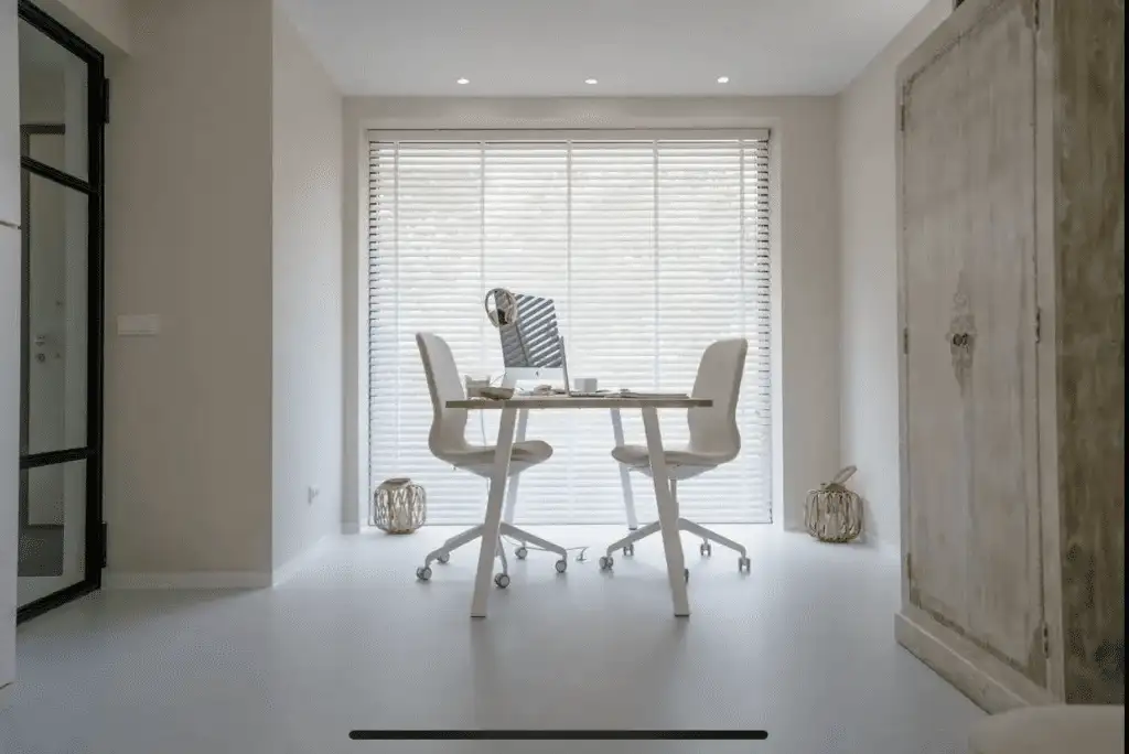 Raamdecoratie kantoorruimte Maastricht