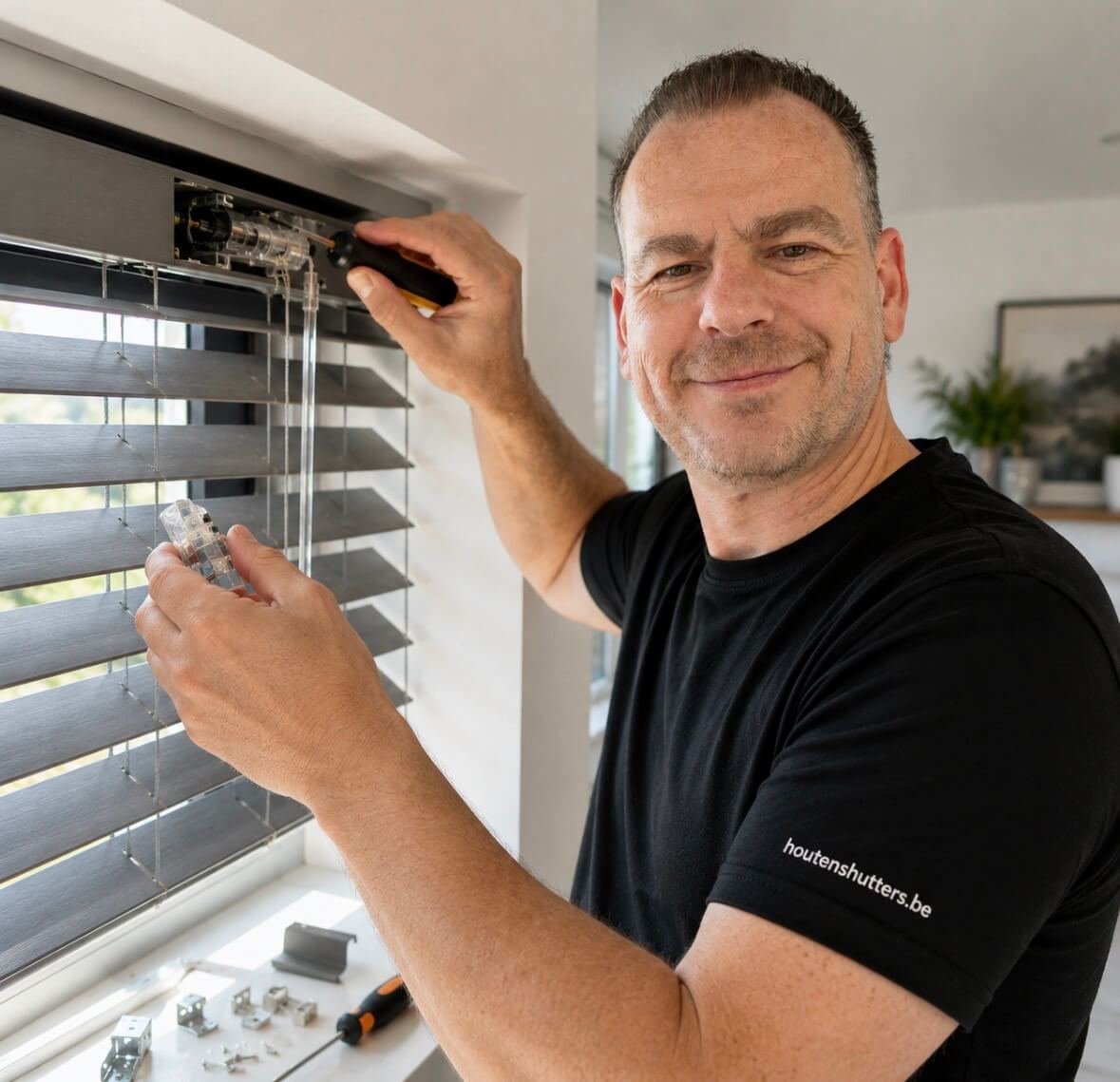 Kristof van houtenshutters.be reparatie uitvoeren jaloezieen